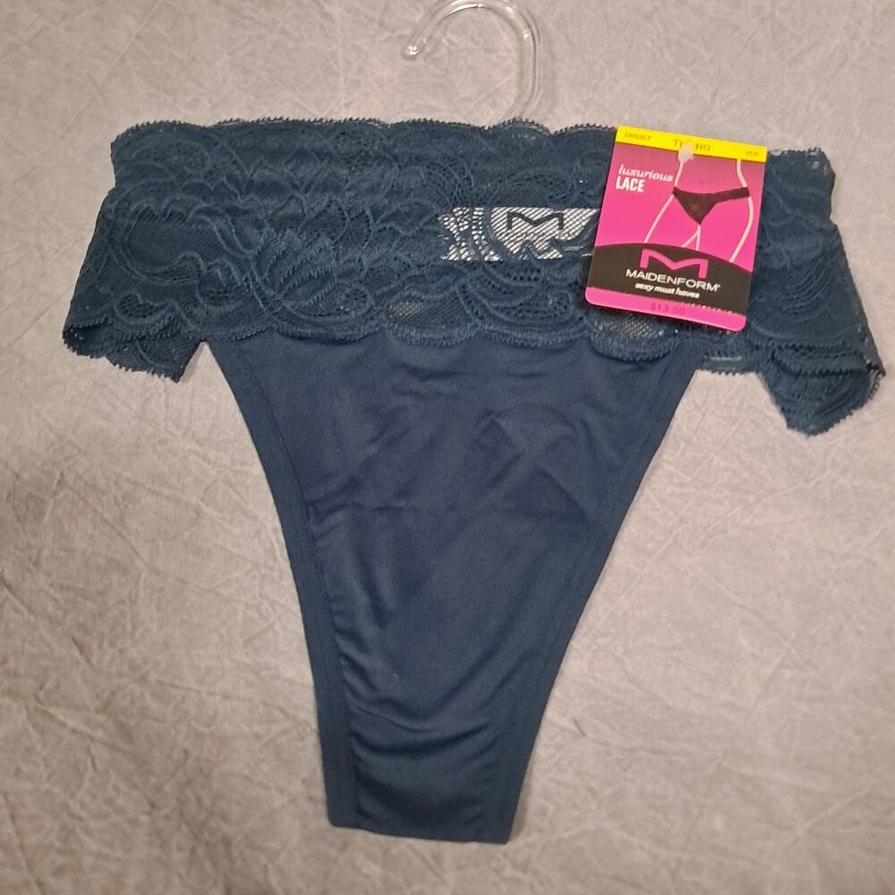 Maidenform Lace Thong Panty Size M/6 NEW